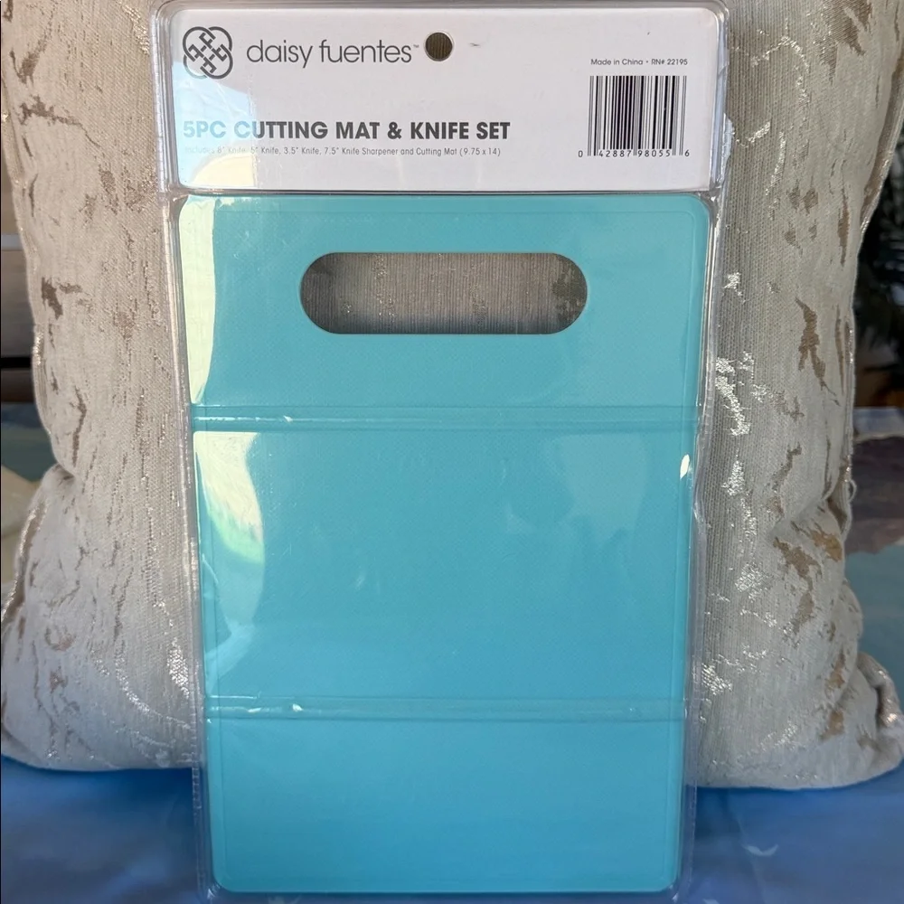 Daisy Fuentes Teal 5 PC Cutting Mat & Knife Set with Floral Design
